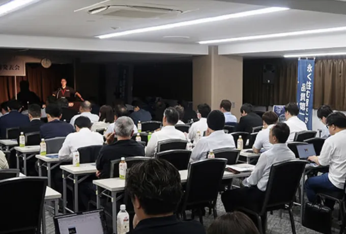 講演に耳を傾ける参加者の皆様