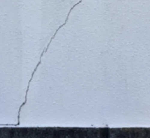 基礎にひび割れ