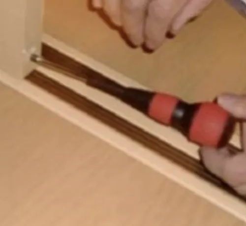 引戸の戸車調整